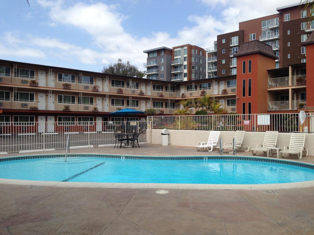 Days Inn Harbor View San Diego Bagian luar foto