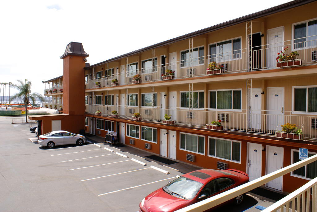Days Inn Harbor View San Diego Bagian luar foto